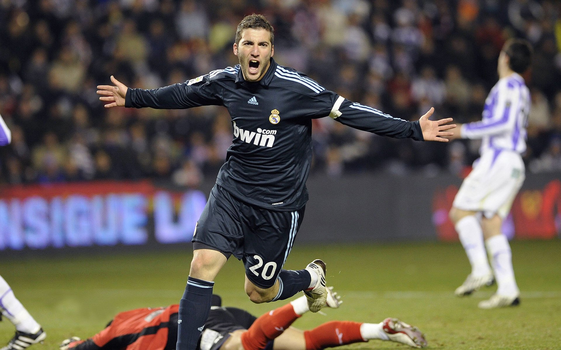 体育新闻中心记者实地连线,央视体育新闻记者